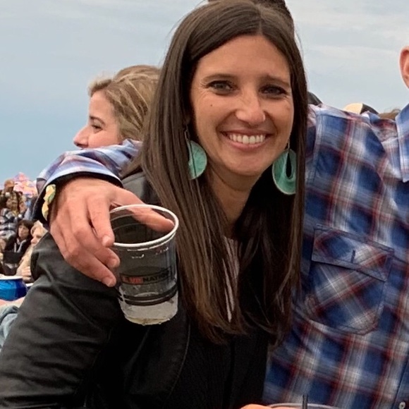 Meet your Posher, Mandi - Picture 1 of 1